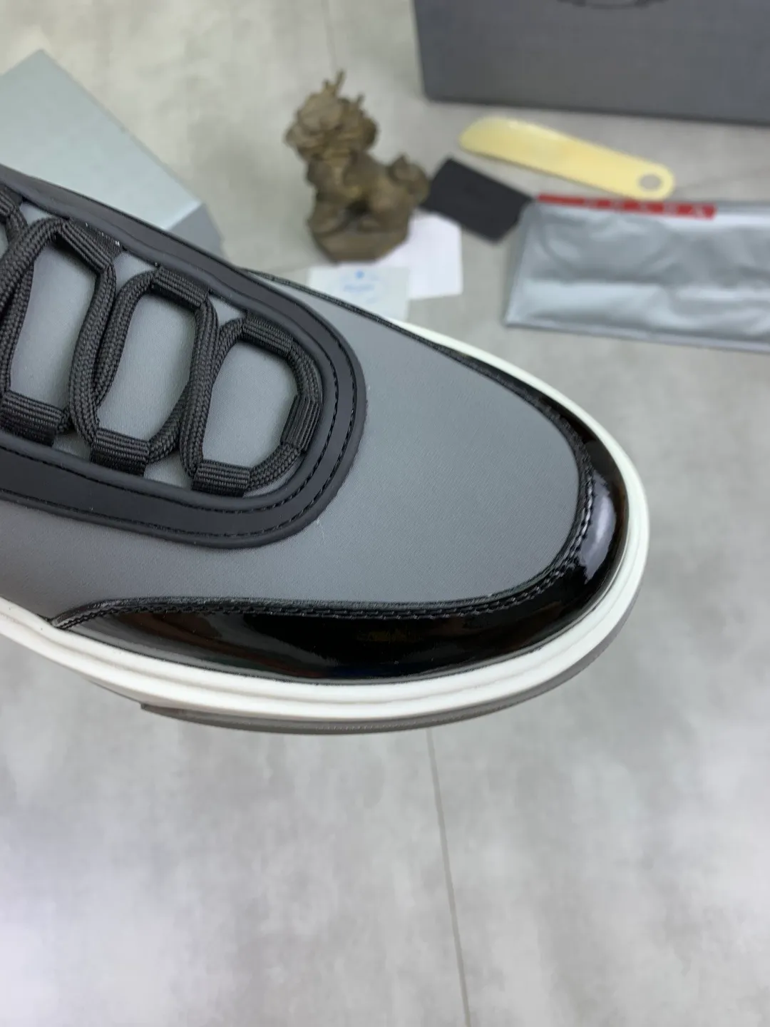 Men's men's shoes 💰P542💰 [New style] popular models are on the official website, 🆘 The trendy brand (Prada) mainly promotes popular models, avant-garde and versatile fashionable men's shoes private version mold opening, cowhide surface splicing 1:1.. Fashionable and simple, original imported cowhide lining cowhide feet; the atmosphere and personality are more fashionable, eye-catching and pursuing class. It will subvert the old idea and be a must-have for fashionistas with you! Must keep it! Tall and comfortable, large and low, high-end quality workmanship. Size: 38-44 3️⃣colors available.